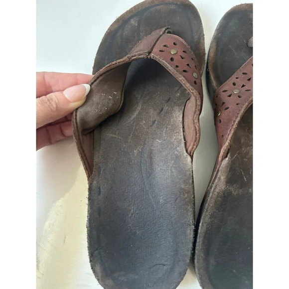 Abeo Abbie Women's Sandals Size 8 Brown Leather Stud Laser Cut Thong Flip Flops - Picture 4 of 7